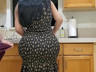 Chubby Aggravation Stepmom Fucks stepson Say no to Di Dapur Selepas Melihat-Nya kesalahan yg bodoh besar